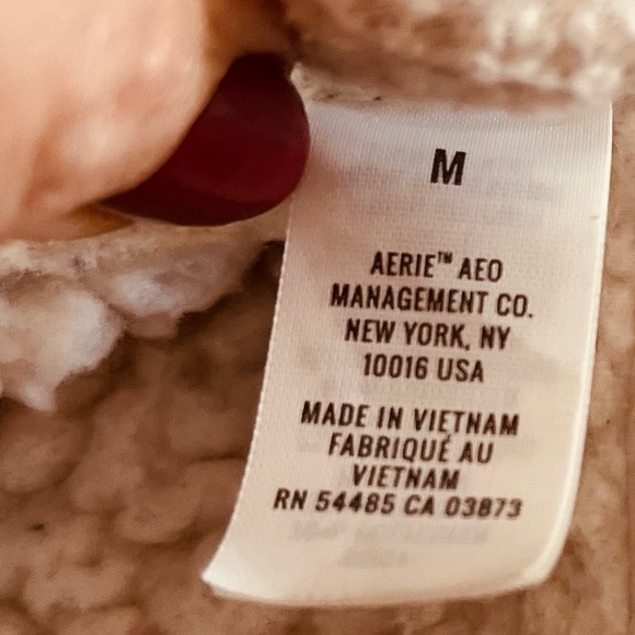 Aerie Cream Sherpa Teddy Jacket/Shacket Button down & Button Accents on pockets - Picture 4 of 6